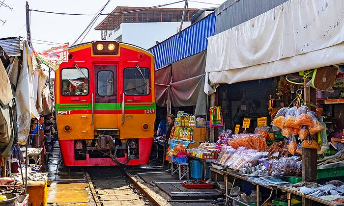 Thaiföld utazás Maeklong vasútpiac