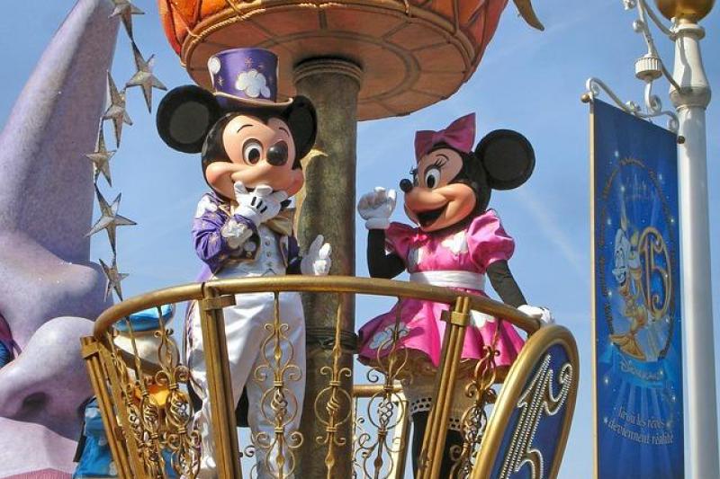 Disneyland Hotel szállás és parkbelépő csomag Disneyland előfoglalás