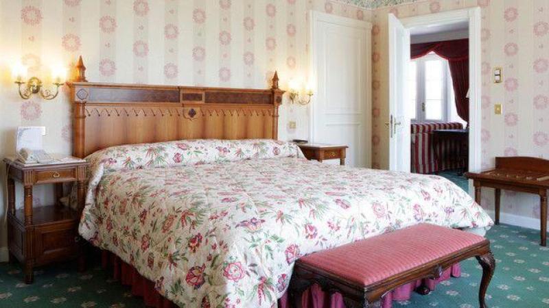 Disneyland Hotel szállás és parkbelépő csomag Disneyland előfoglalás