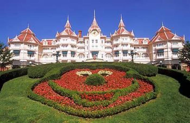 Disneyland Hotel szállás és parkbelépő csomag Disneyland előfoglalás