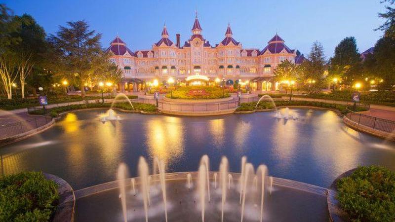 Disneyland Hotel szállás és parkbelépő csomag Disneyland előfoglalás