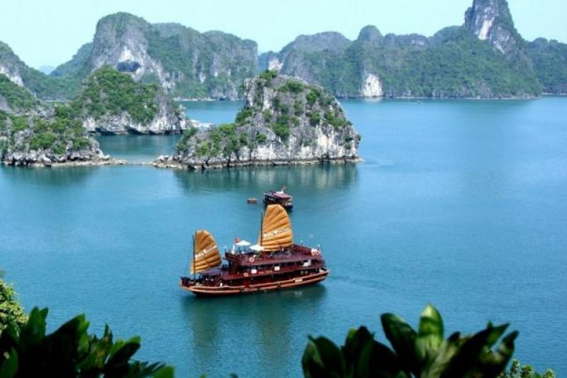 Varázslatos Vietnámi Nagykörút tengerparti pihenéssel