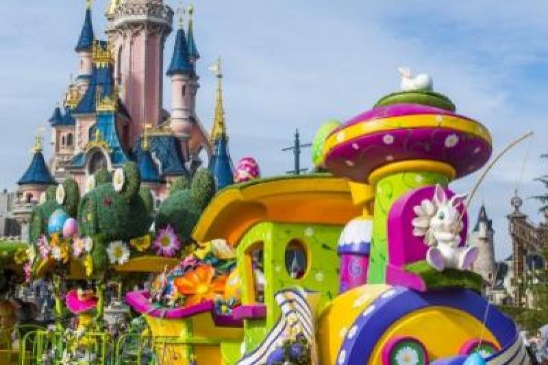 Disneyland csoportosan párizsi városnézéssel