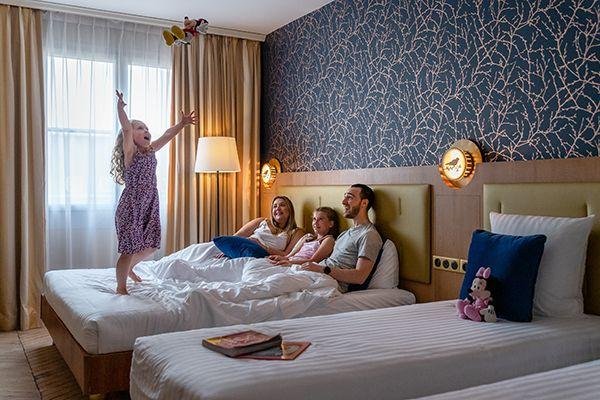 Disneyland csoportosan, párizsi városnézéssel 2024 április - Dream Castle