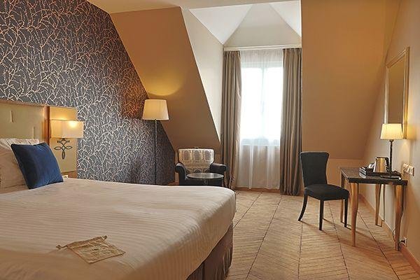 Disneyland csoportosan, párizsi városnézéssel 2024 április - Dream Castle