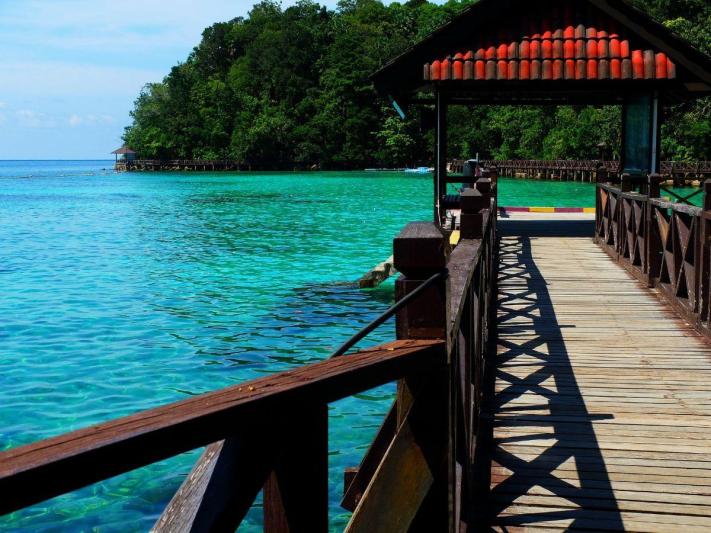 Borneó és a Brunei Szultanátus, pihenéssel Langkawi tengerpartján
