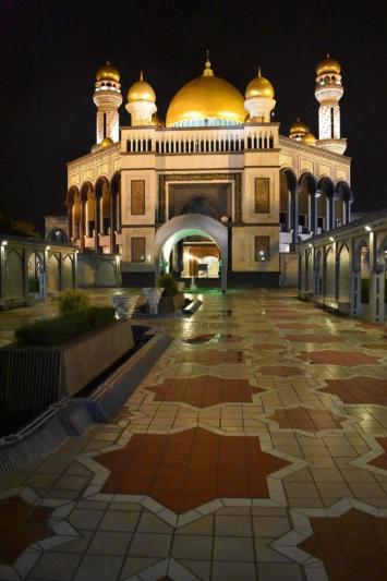 Borneó és a Brunei Szultanátus, pihenéssel Langkawi tengerpartján