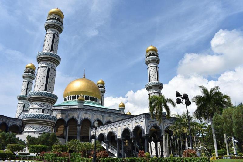 Borneó és a Brunei Szultanátus, pihenéssel Langkawi tengerpartján