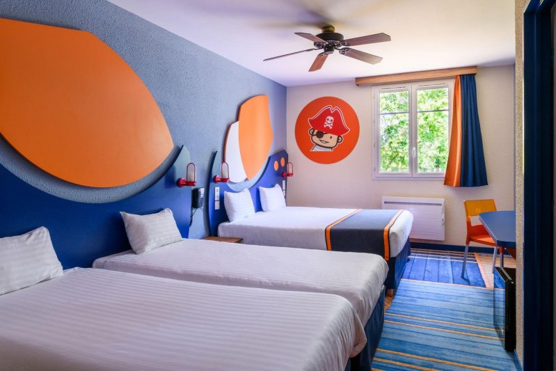 Disneyland csoportosan, párizsi városnézéssel 2026. június 3 - 6. - Explorers Hotel