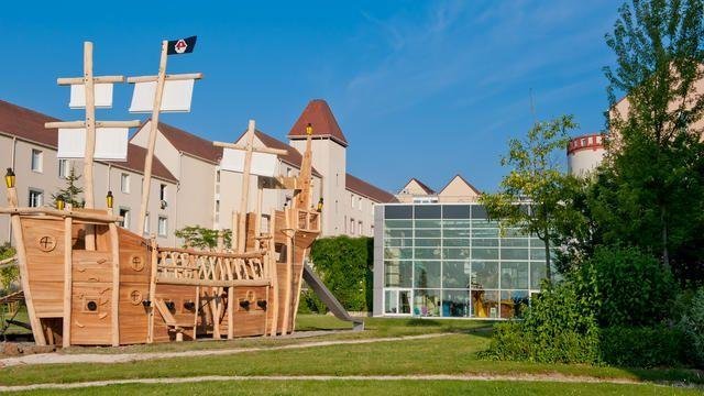 Disneyland csoportosan, párizsi városnézéssel 2026. június 3 - 6. - Explorers Hotel