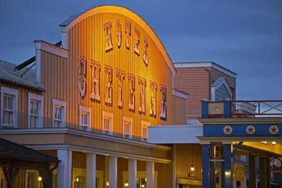 Disneyland csoportosan, párizsi városnézéssel 2026 május 6 - 9. - Disney Hotel Cheyenne