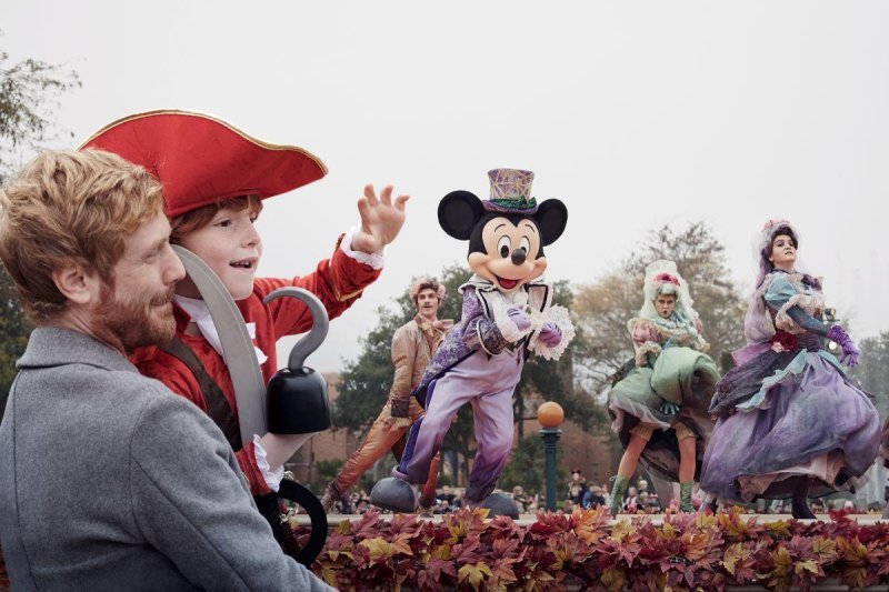 Disneyland csoportosan, párizsi városnézéssel 2026. október 21 - 24. - Disney Hotel Cheyenne