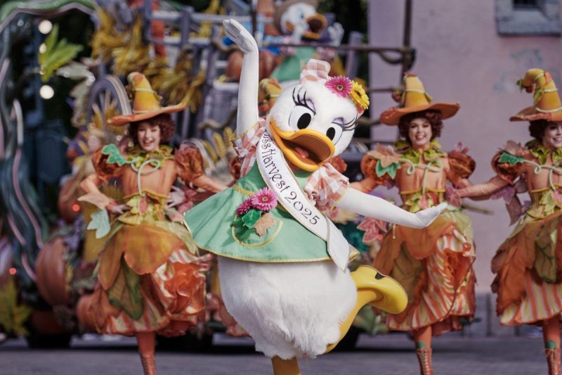 Disneyland csoportosan, párizsi városnézéssel 2026. október 21 - 24. - Disney Hotel Cheyenne