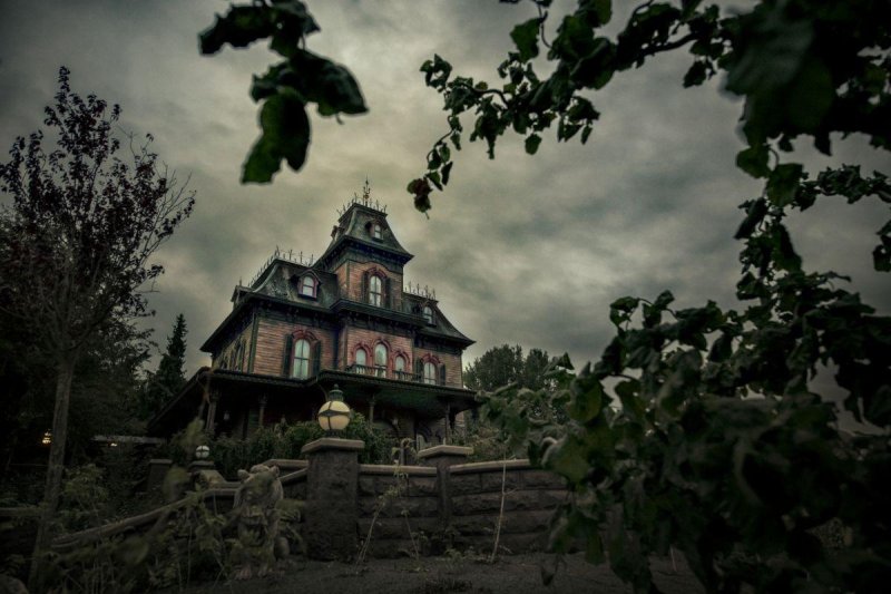 Disneyland csoportosan, párizsi városnézéssel 2026. október 21 - 24. - Disney Hotel Cheyenne