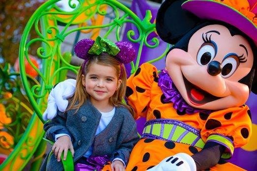 Disneyland csoportosan, párizsi városnézéssel