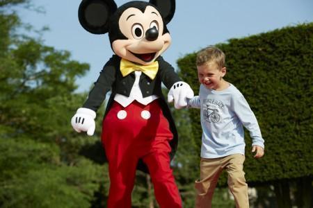 Disneyland csoportosan, párizsi városnézéssel.