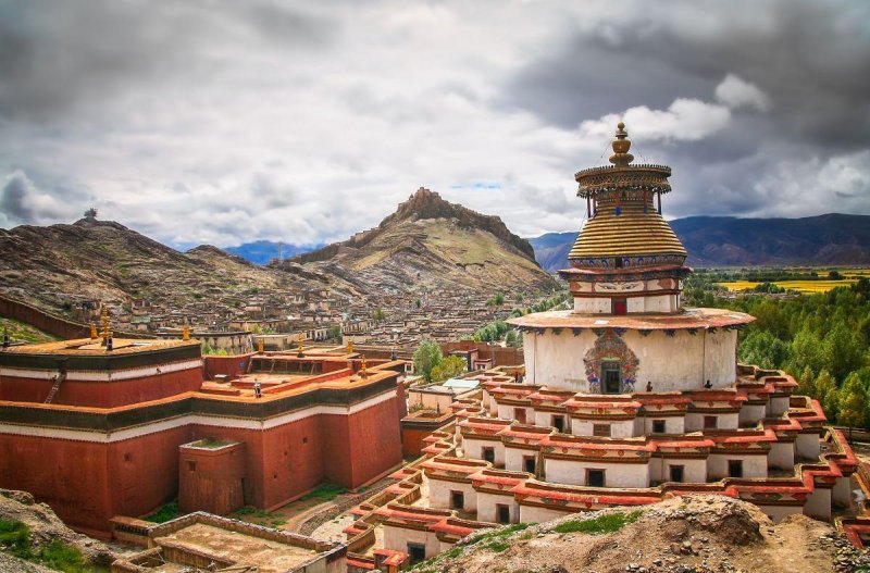 Kína ikonikus csodái - Tibet misztikuma, hajózás a Jangcén és Zhangjiajie lebegő hegyei csoportosan