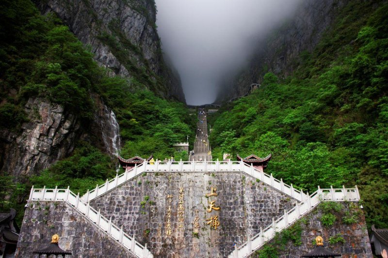 Kína ikonikus csodái - Tibet misztikuma, hajózás a Jangcén és Zhangjiajie lebegő hegyei csoportosan