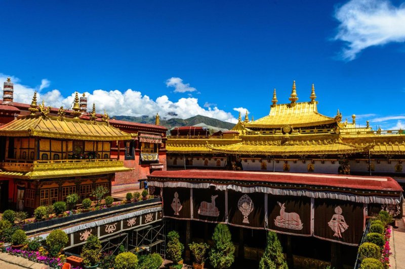 Kína ikonikus csodái - Tibet misztikuma, hajózás a Jangcén és Zhangjiajie lebegő hegyei csoportosan