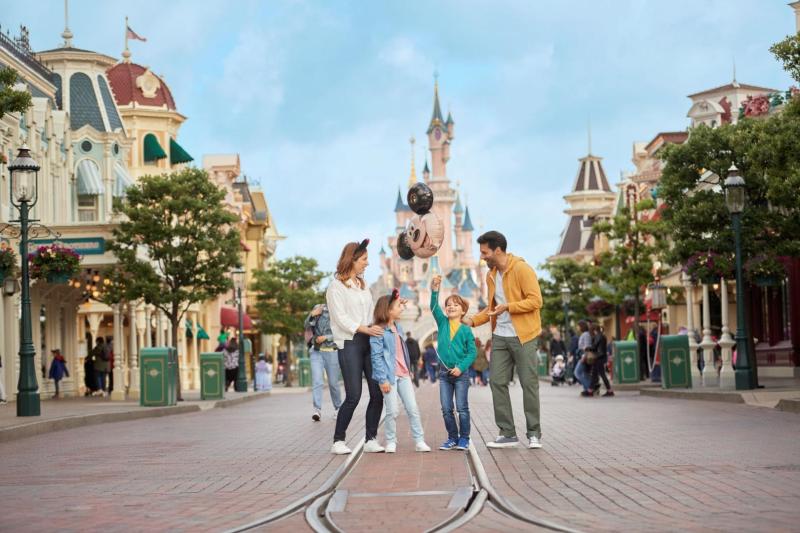 Utazás Disneyland meseországba, párizsi városnézéssel