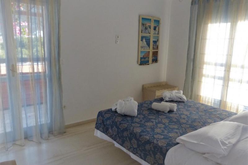 Szantorini Kamari utazás Black Sand Hotel