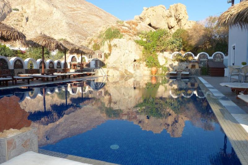 Szantorini Kamari utazás Black Sand Hotel