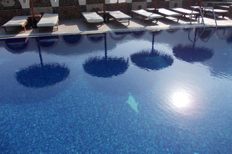 Szantorini Kamari utazás Black Sand Hotel