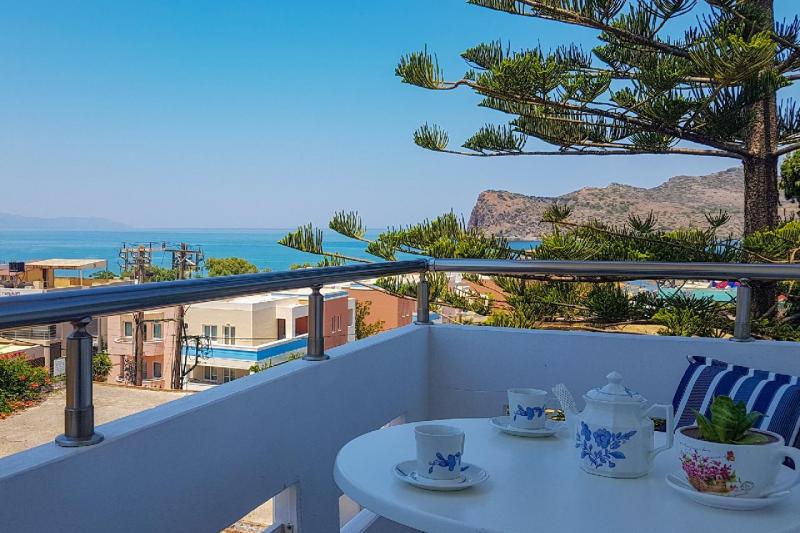 Kréta Agia Marina utazás Giannis Apartmanház