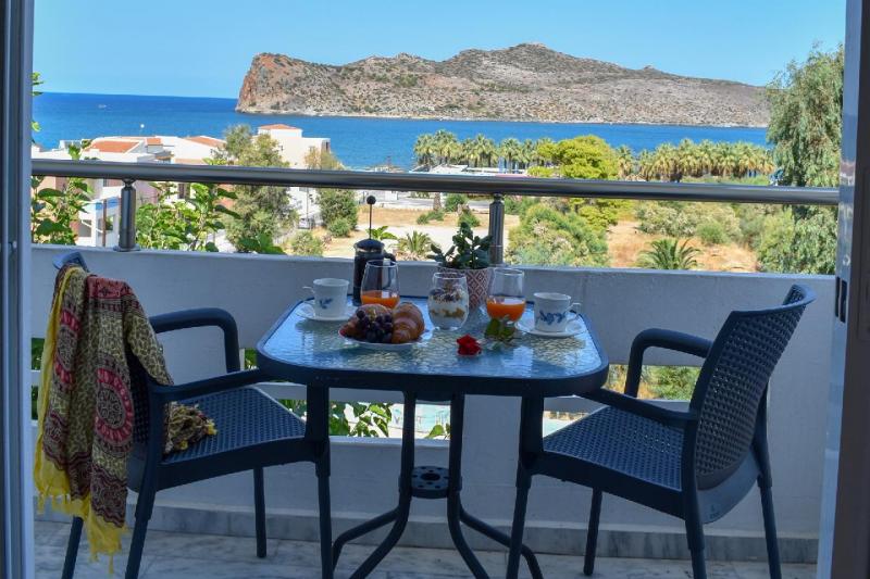 Kréta Agia Marina utazás Giannis Apartmanház