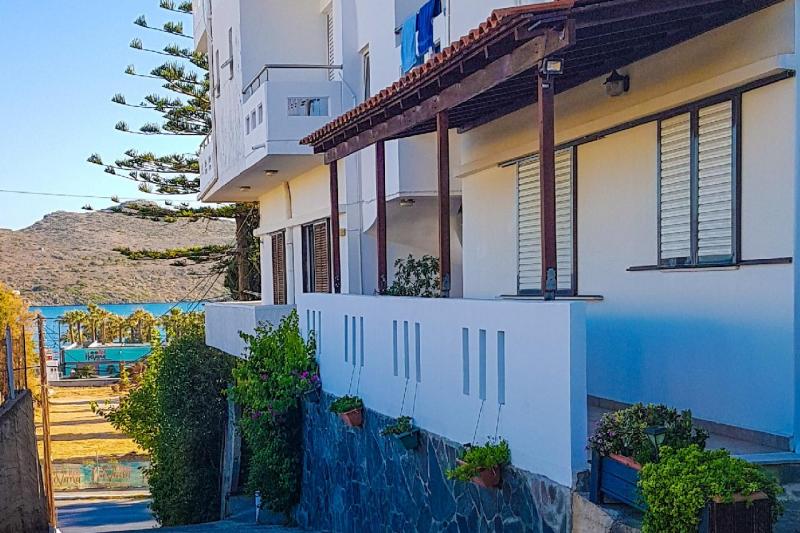 Kréta Agia Marina utazás Giannis Apartmanház