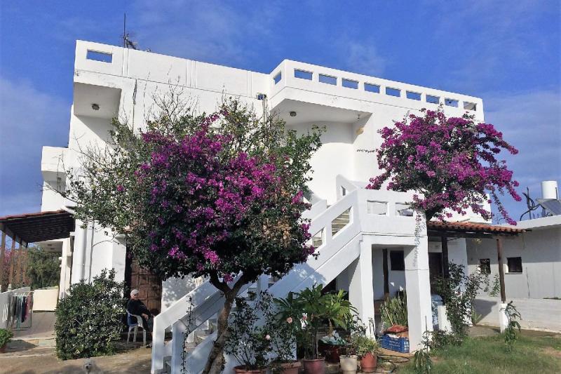 Kréta Agia Marina utazás Giannis Apartmanház