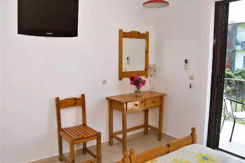 Kostas Apartmanház (ex Lina) Korfu Messonghi