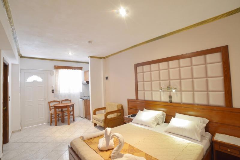 Korfu Sidari utazás Angelina Hotel