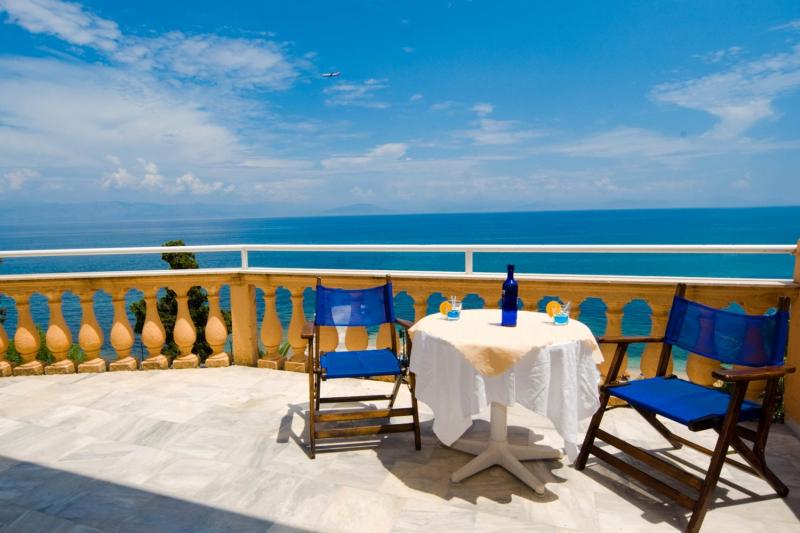 Korfu Benitses utazás Potamaki Beach Hotel