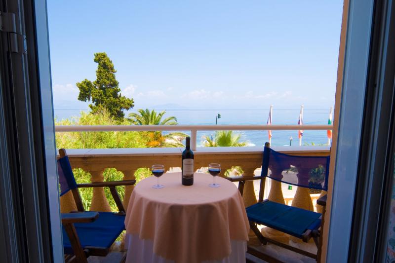 Korfu Benitses utazás Potamaki Beach Hotel