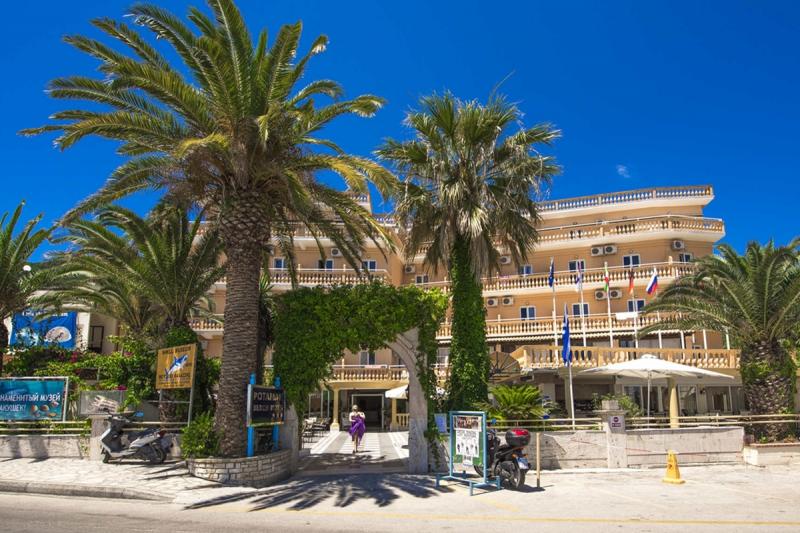 Korfu Benitses utazás Potamaki Beach Hotel