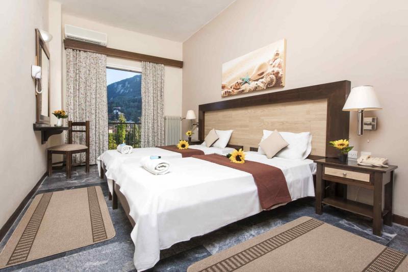 Korfu Benitses utazás Potamaki Beach Hotel