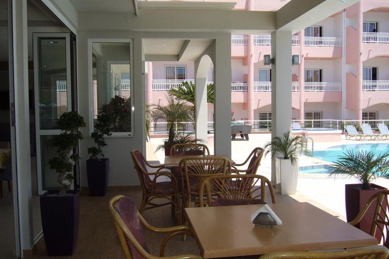 Rodosz Faliraki utazás Rhodian Rose Hotel