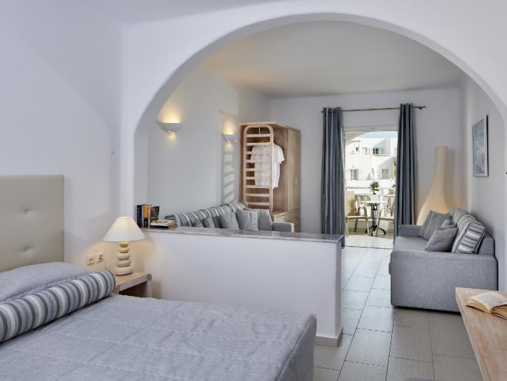 Szantorini Kamari utazás Aegean Plaza