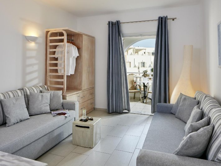 Szantorini Kamari utazás Aegean Plaza