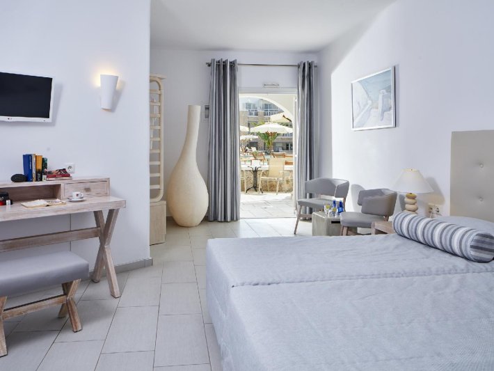 Szantorini Kamari utazás Aegean Plaza