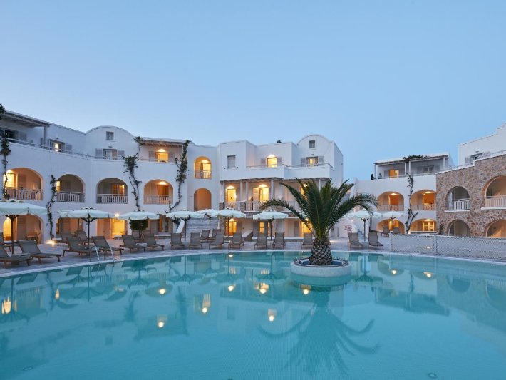 Szantorini Kamari utazás Aegean Plaza