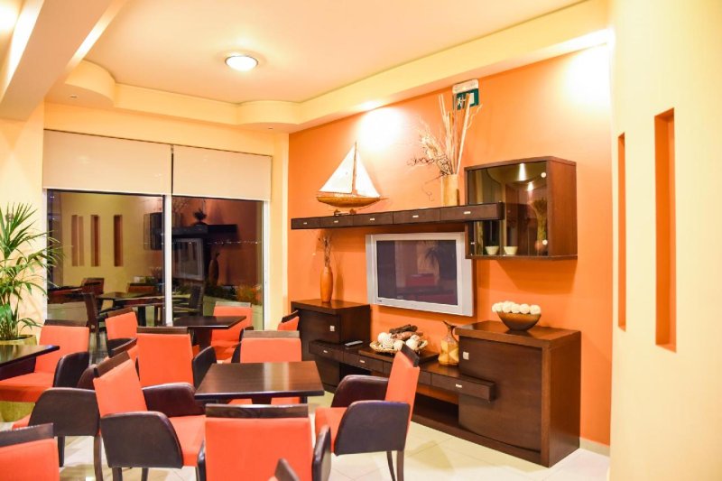 Kréta Agia Marina utazás Theo Hotel