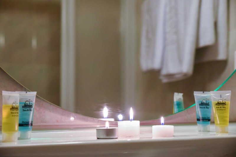 Kréta Agia Marina utazás Theo Hotel