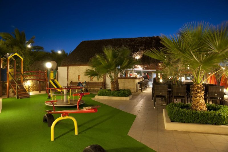 Kréta Agia Marina utazás Theo Hotel