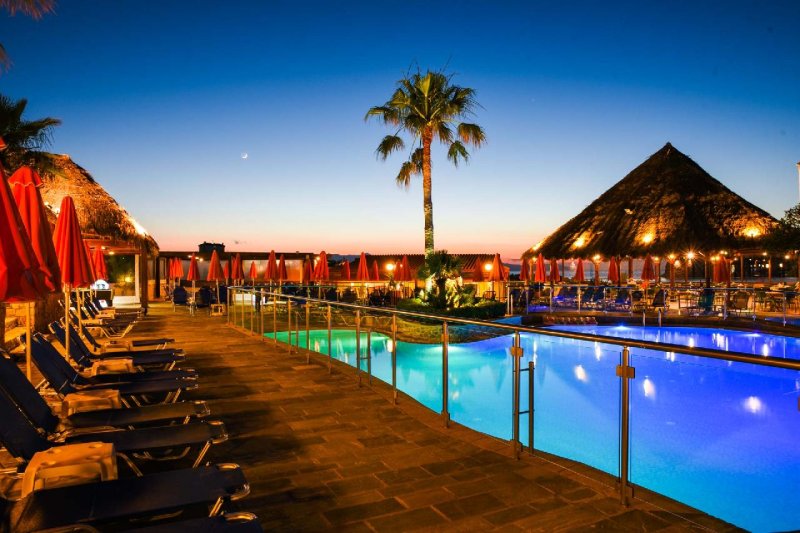 Kréta Agia Marina utazás Theo Hotel