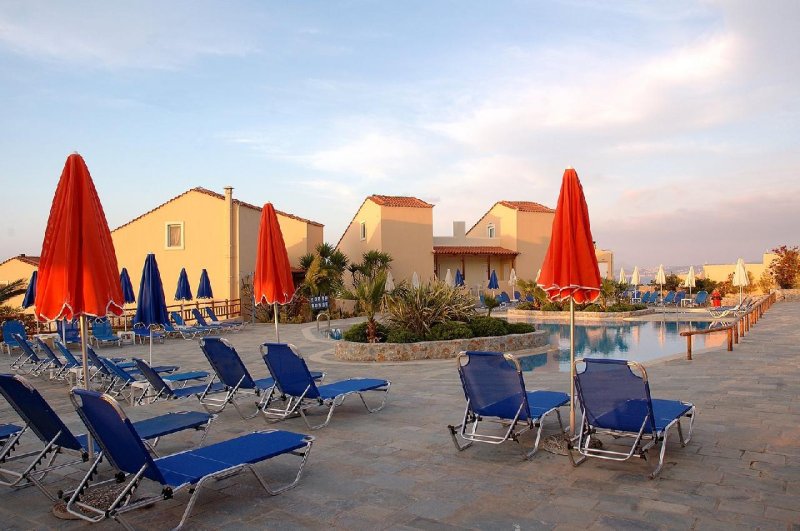 Kréta Agia Marina utazás Theo Hotel