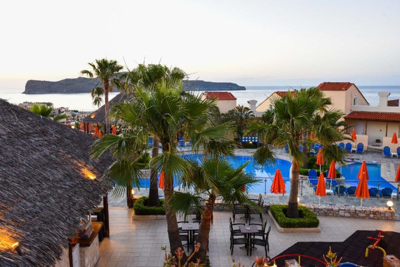 Kréta Agia Marina utazás Theo Hotel