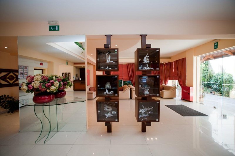 Kréta Agia Marina utazás Theo Hotel