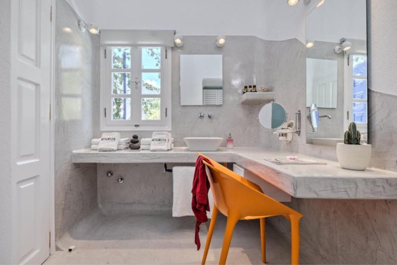 Szantorini Perissa utazás Kouros Village